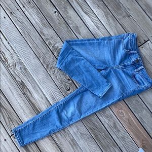 High waisted jeans: American Eagle Super Stretch